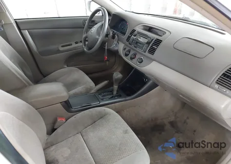 2003 Toyota Camry Le z USA, uszkodzony, nr VIN 4T1BE32K93U245155